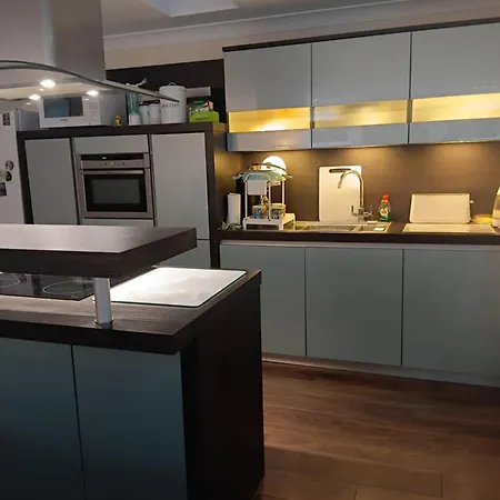 Modern Town Centre 2 Story 2 Bedroom