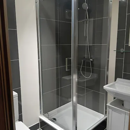 Modern Town Centre 2 Story 2 Bedroom 펜션 *