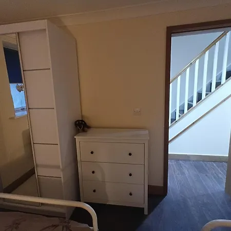 Modern Town Centre 2 Story 2 Bedroom Dom wakacyjny *