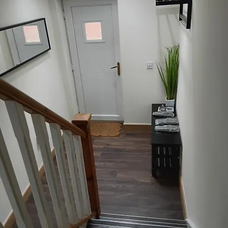 Modern Town Centre 2 Story 2 Bedroom *