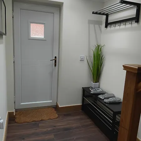 Modern Town Centre 2 Story 2 Bedroom *